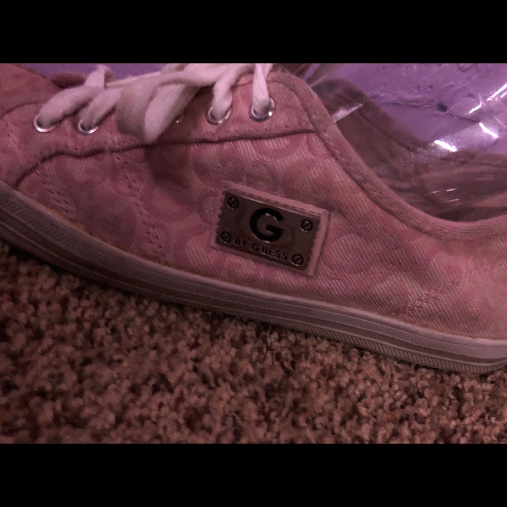 Guess - Picture 3 of 6